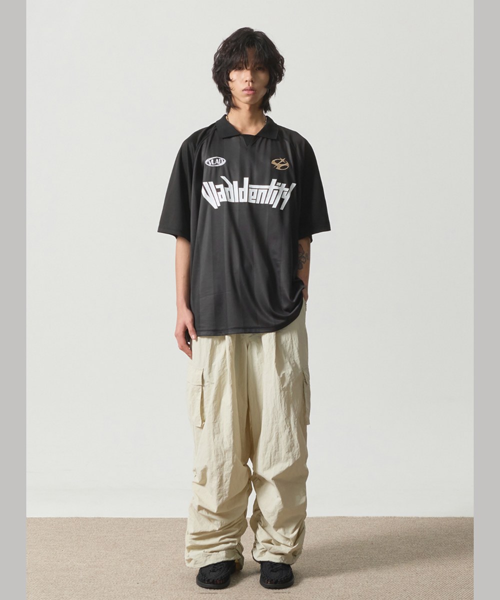 足球風格上衣 ARTWORK UNIFORM COLLAR HALF T-SHIRT