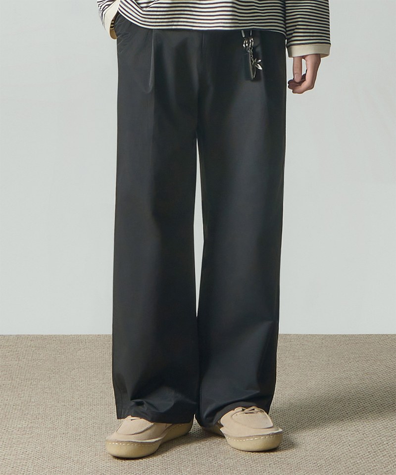 打褶休閒長褲 ASI HALF BANDING FLARE FIT SLACKS