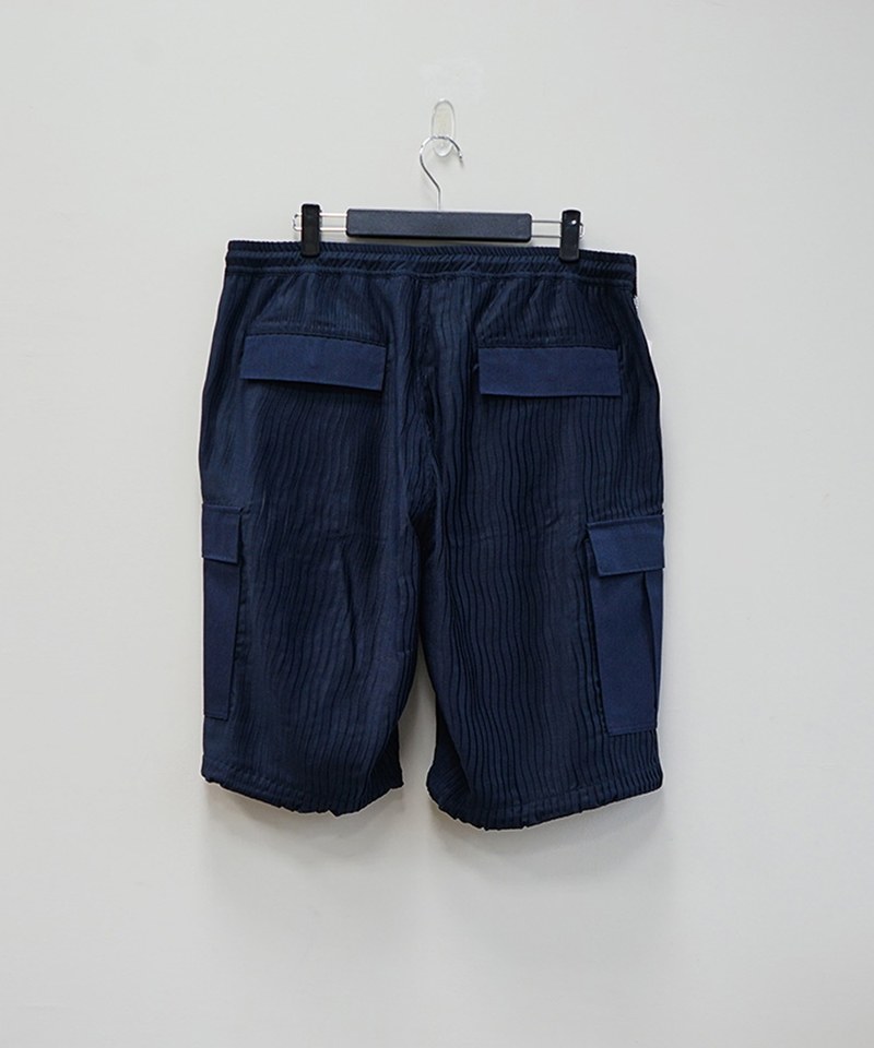 PLEATED SHORT CARGO PANTS