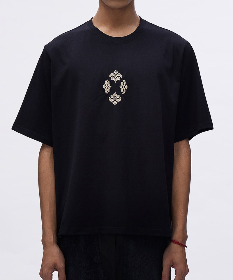ANM9994 提花刺繡上衣 Monogram Embroidery T-shirt