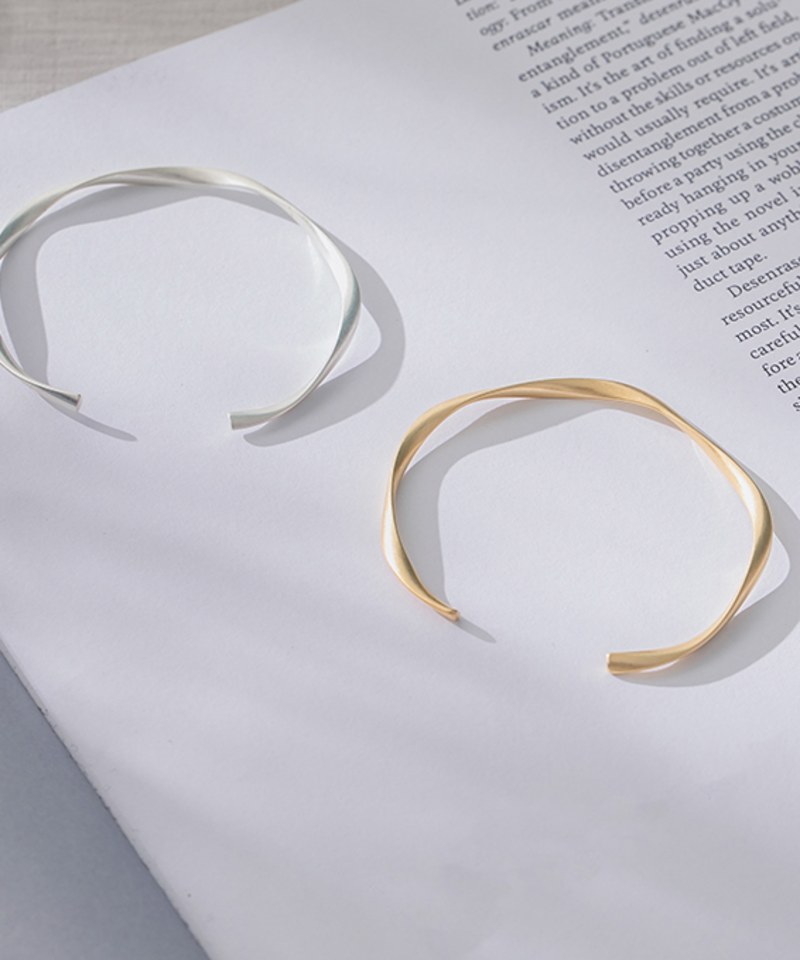 簡潔造型手環