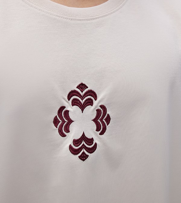 提花刺繡上衣 Monogram Embroidery T-shirt